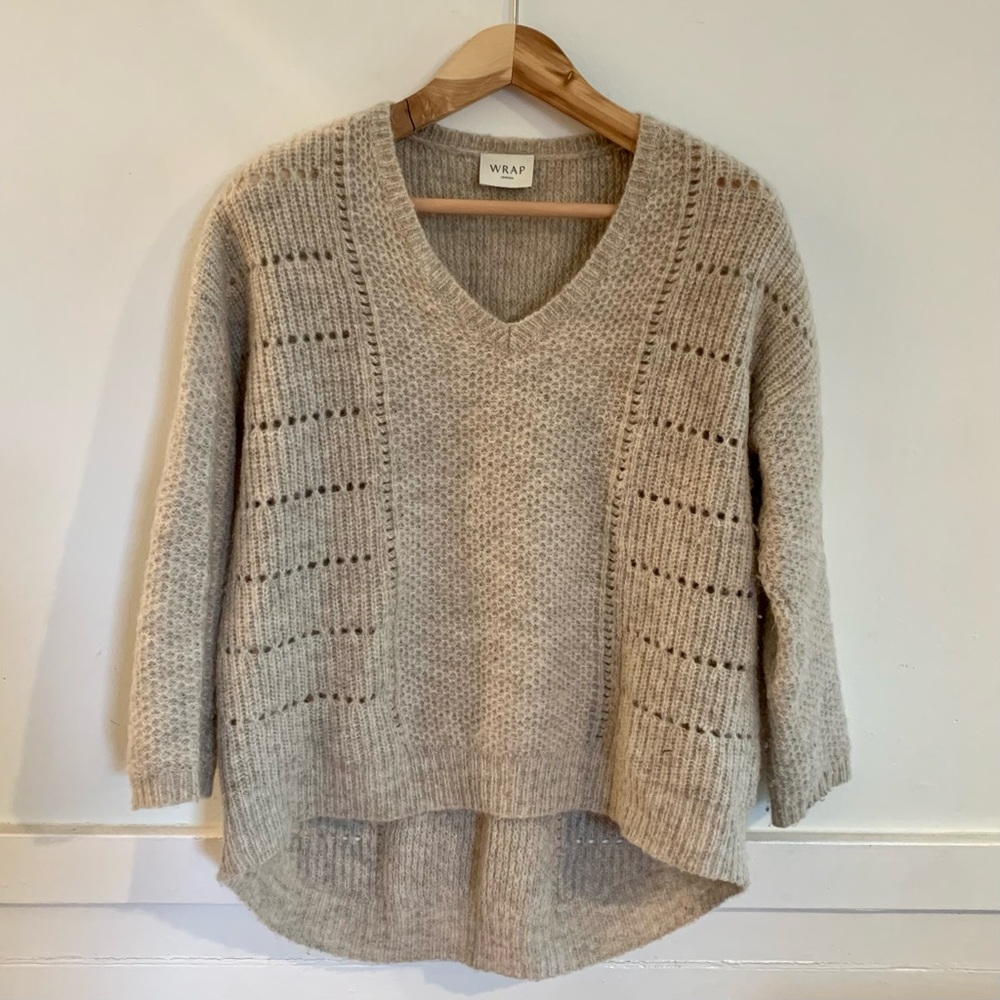 WRAP LONDON - Alpaca Sweater - V Neck - Women’s size 4 - Oatmeal color